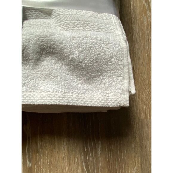 Soft Spun 100% Cotton 4 Pack of Bath Towels - Picture 3 of 5